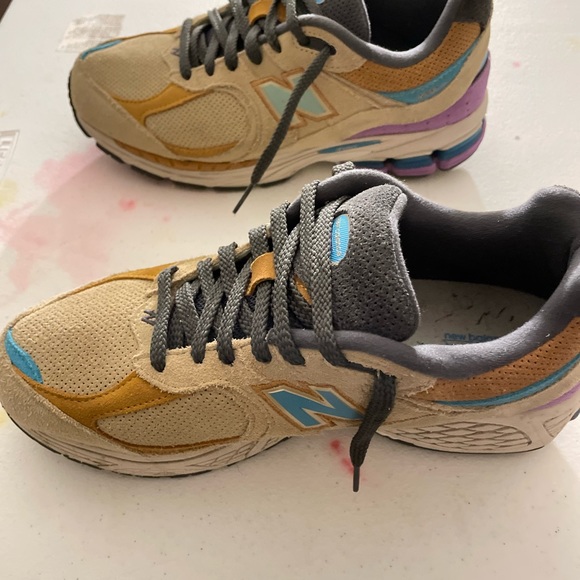 Im Selling my slightly used NEW BALANCE 2002R. These Sneakers are a Statement - Picture 3 of 4